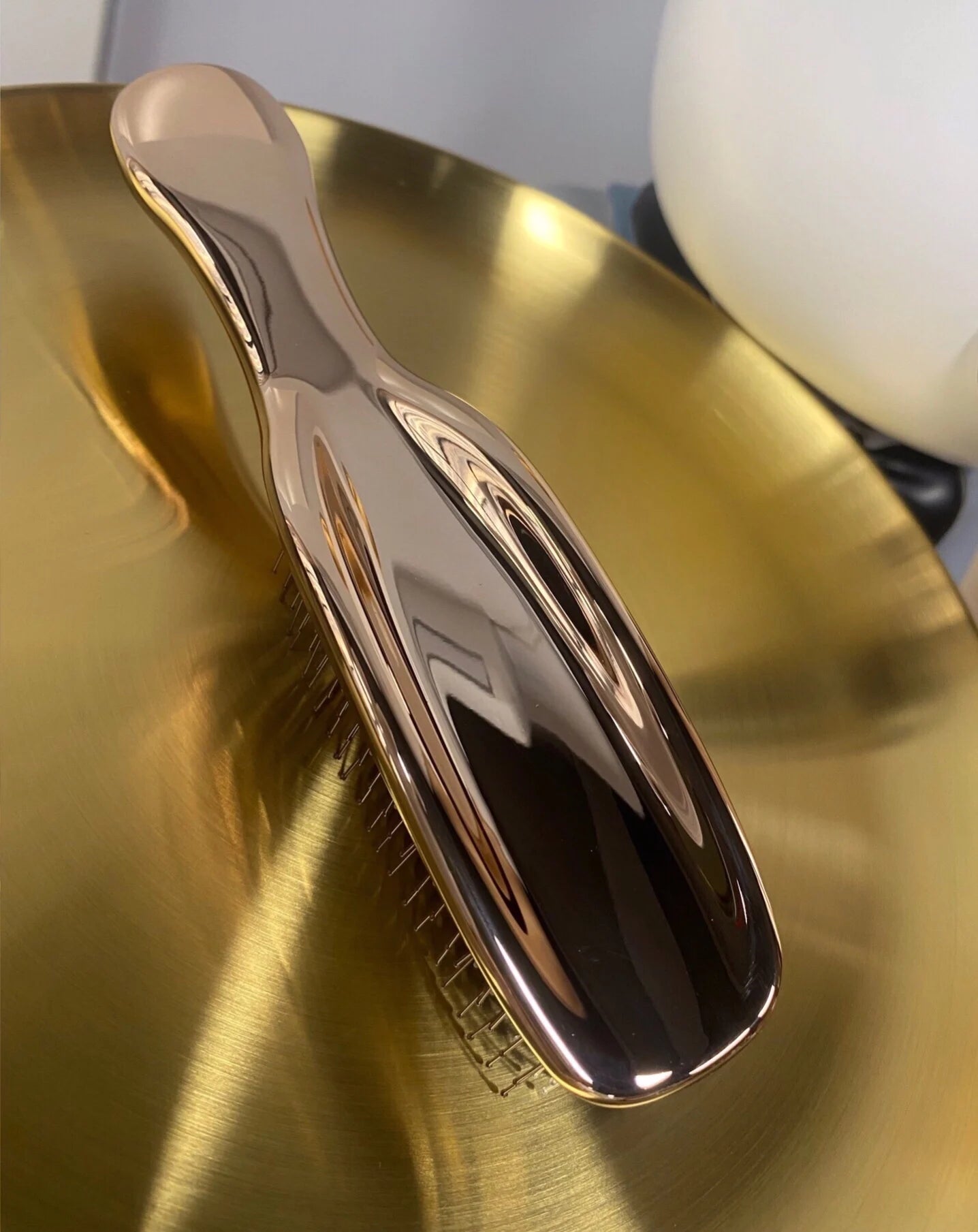The Rose Gold Scalp Revival Brush