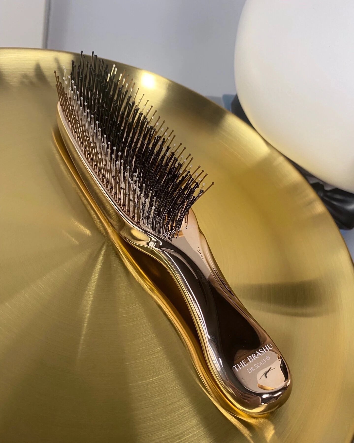 The Rose Gold Scalp Revival Brush